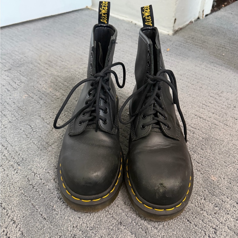 DR MARTEN BLACK COMBAT LACE UP BOOTS WOMENS SIZE 7